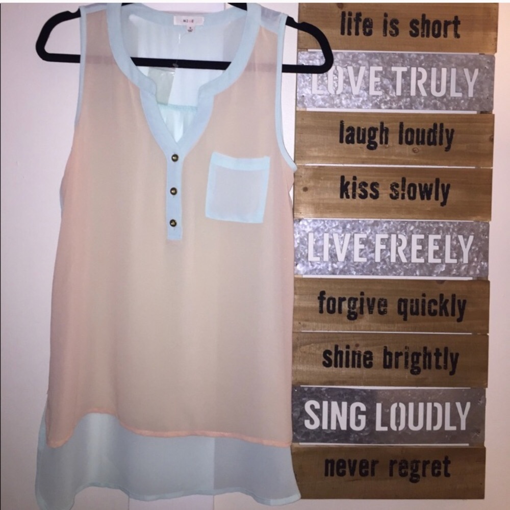 Sleeveless top small